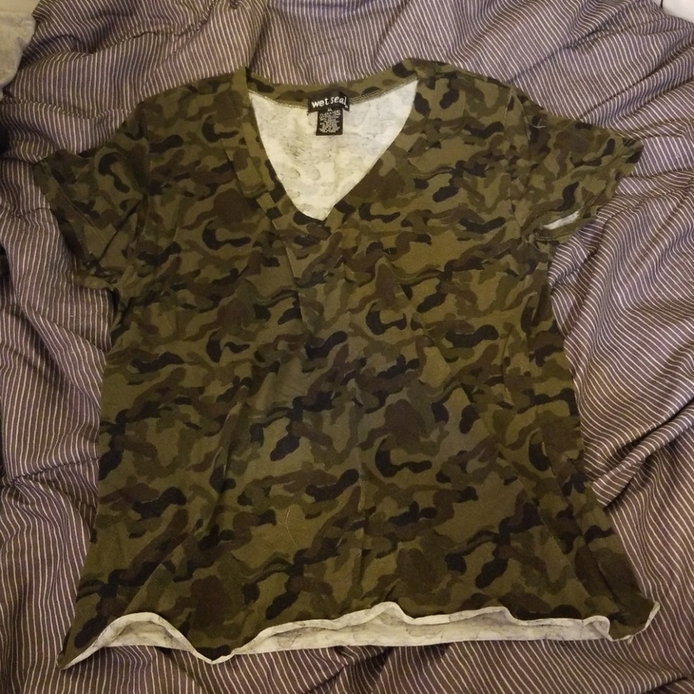 Camo wet seal tee